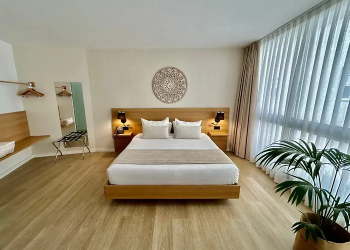 Hotel de playa: Hotel Emblemático Hi Suites